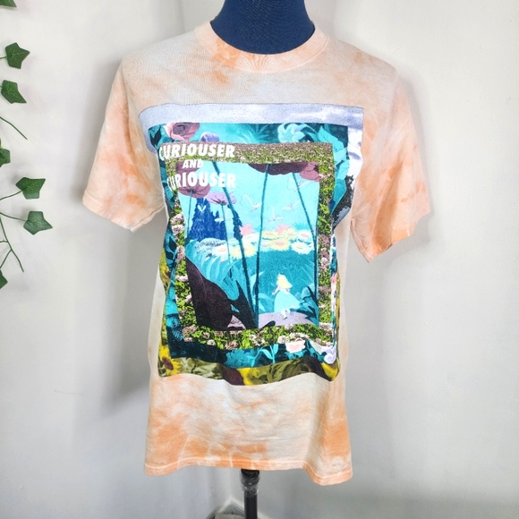 Disney Alice in Wonderland Peach Tie Dye T Shirt Curiouser and Curiouser - Picture 1 of 7
